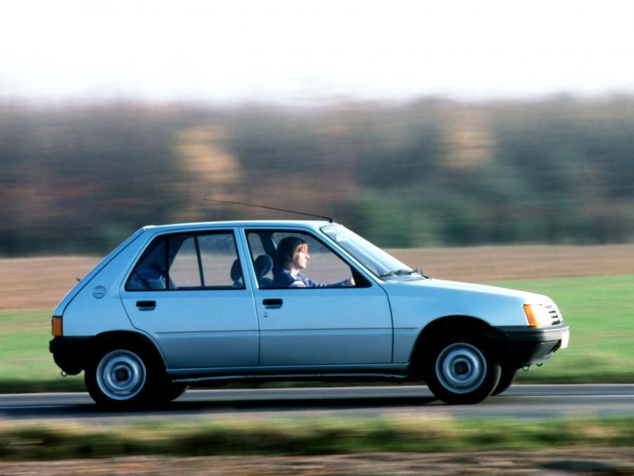  Peugeot 205 5-Door 1983 года  (фото 13 из 14)